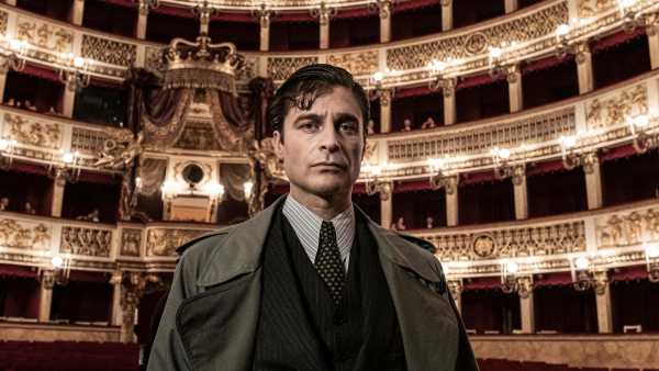 Stasera in TV: Lino Guanciale è il "Commissario Ricciardi" - Sei prime serata su Rai1 da lunedì 25 gennaio