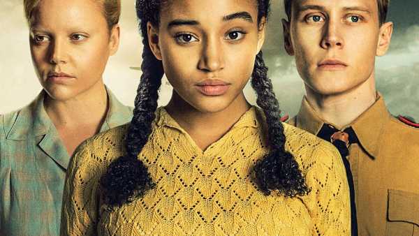 Stasera in TV: In prima serata su Rai2 "Quando le mani si sfiorano" - Diretto da Amma Asante, con George MacKay e Abbie Cornish