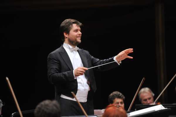 ORCHESTRA RAI: JURAJ VALČUHA tra Beethoven, Stravinskij e Dallapiccola
