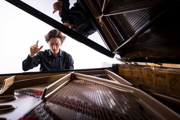 ALESSANDRO TAVERNA interpreta l’integrale dei concerti per pianoforte di BEETHOVEN