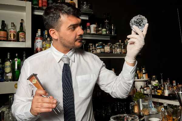 Dalla Puglia il drink ispirato a Tarantino, CLIFF'S TRIP di Nicola Ruggiero, proprietario del 'Katiuscia - Cocktail e altri rimedi' di Giovinazzo (Bari)