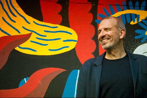 Ecco il lyric video di "A CASA", brano del cantautore e autore PACIFICO estratto dal suo ultimi disco "BASTASSE IL CIELO", con l'illustrazione grafica di FRANCO MATTICCHIO