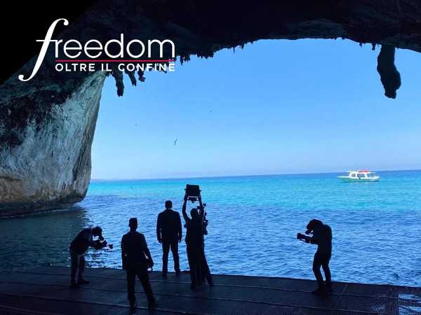 Stasera in TV: su Italia 1 con «FREEDOM», tra castelli, grotte, altari misteriosi, laboratori d’avanguardia, misteri di pietra e culti dimenticati