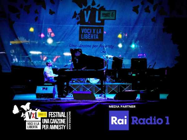 Parte “Voci per la libertà – Una canzone per Amnesty” 2021 con Rai Radio 1 media partner