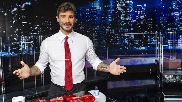 Stasera in TV: A "Stasera tutto è possibile" si gioca a spasso nel tempo - Su Rai2, con Stefano De Martino