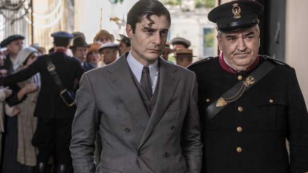 Stasera in TV: Le indagini de 'Il Commissario Ricciardi' su Rai1 - Lino Guanciale protagonista della serie tv