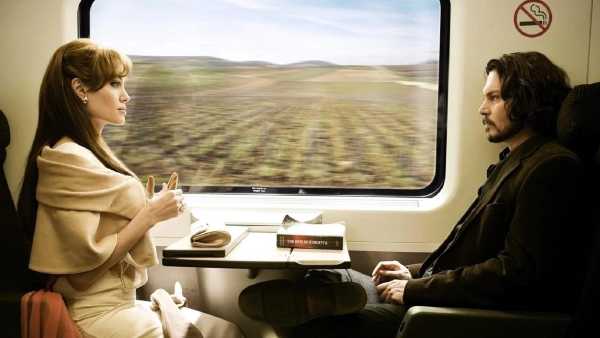 Stasera in TV: La prima serata di Rai Movie (canale 24) è con "The Tourist" - Thriller girato in Italia con Johnny Depp e Angelina Jolie