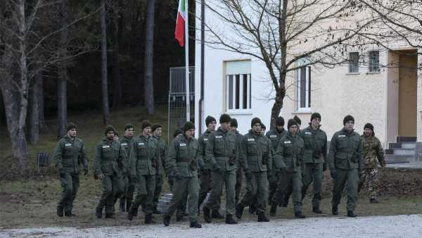 Stasera in TV: Nuovi ingressi, camouflage e corse zavorrate ne "La Caserma" - Secondo appuntamento in prima serata su Rai2