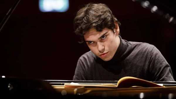 Stasera in TV: Bychkov e il giovane Tom Borrow a Santa Cecilia - Su Rai5 (canale 23) pagine di Mozart e Mendelssohn