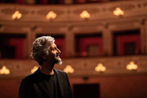 ASCANIO CELESTINI in streaming dal Teatro Della Fortuna di Fano con I PARASSITI. UN DIARIO NEI GIORNI DEL COVID-19