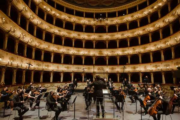 Mozart 40: sabato la FORM sul palco con Milani e Ranieri Mozart 40: sabato la FORM sul palco con Milani e Ranieri
