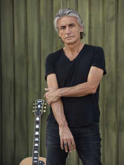 LUCIANO LIGABUE: disponibile la prima uscita di "77", la versione vinile dei 77 singoli che hanno fatto la storia del Liga