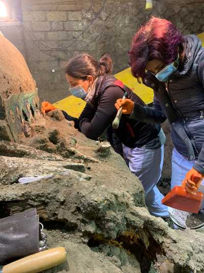 Pompei: una nuova, importante scoperta di grande valore scientifico. Lo scavo di Civita Giuliana restituisce carro da parata integro