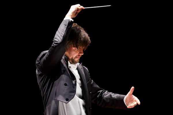 ACCADEMIA DI SANTA CECILIA - VALCUHA dirige il concerto per violino di CAJKOVSKIJ