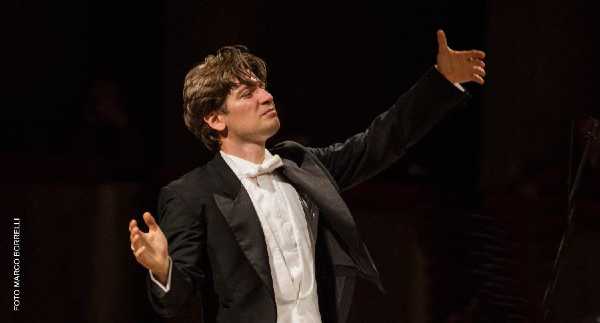 Daniele Rustioni dirige l’Orchestra e il Coro del Teatro Regio. In programma, tutto Beethoven