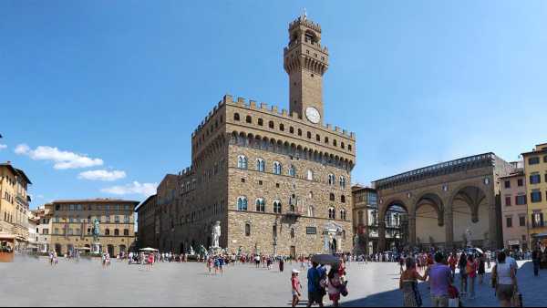 Oggi in TV: "Linea Verde Life" fa tappa a Firenze - Su Rai1 un itinerario sorprendente con Daniela Ferolla e Marcello Masi