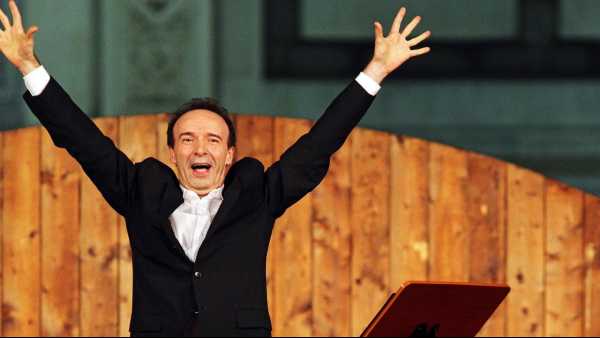 Oggi in Tv: Su Rai3 Benigni legge "Il Quinto dell'Inferno" - A seguire "L'Italia di Dante"