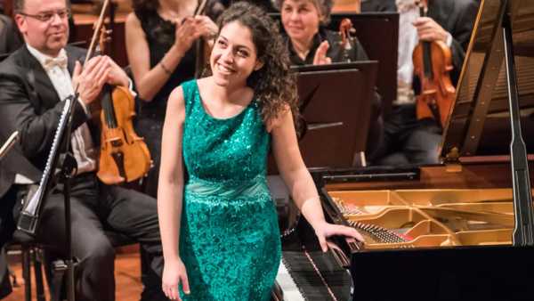 Stasera in TV: Beatrice Rana e Antonio Pappano con Santa Cecilia - Su Rai5 (canale 23) Mozart, Schönberg e Schumann