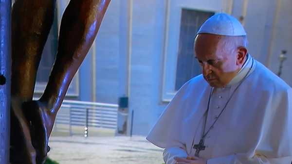 Oggi in TV: Un anno fa la preghiera di Bergoglio per la fine della pandemia - "A Sua Immagine - Insieme a Papa Francesco" su Rai1