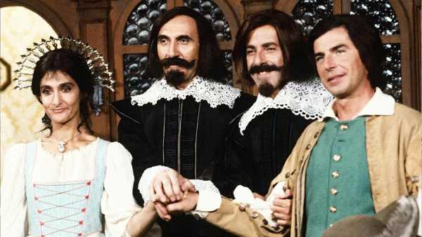 Stasera in TV: Le "Storie della TV" e la parodia sul piccolo schermo - Su Rai Storia (canale 54) dal Quartetto al Trio