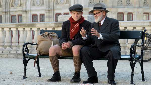 Stasera in TV: Su Rai Premium (canale 25) "Il tabaccaio di Vienna" - Diretto da Nikolaus Leytner con Simon Morzé, Bruno Ganz e Johannes Krische