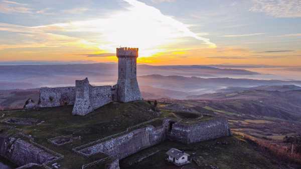 Oggi in Radio: "Le Casellanti" a Radicofani - Su Isoradio in giro per la Val D'Orcia