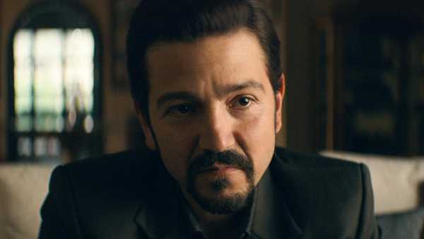 Stasera in TV: "Narcos: Mexico", la seconda stagione in prima visione su Rai4 - Diego Luna protagonista della serie