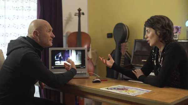 Stasera in Tv: "Giulia e Giulia", storia di un incontro speciale a "Che ci faccio qui" - Su Rai3 con Domenico Iannacone