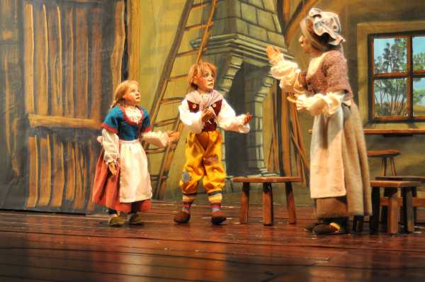 Hansel e Gretel a Pasqua sui canali social della Compagnia Carlo Colla & Figli