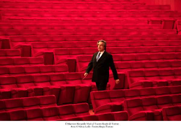 Riccardo Muti dirige un Concerto straordinario con l’Orchestra e il Coro del Teatro Regio