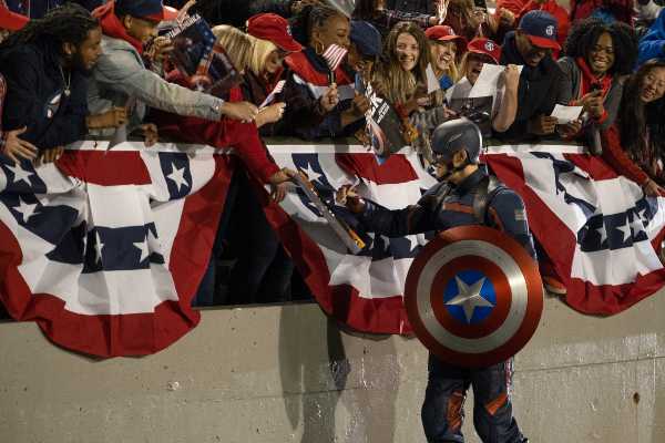 DISNEY+ Fabio Rovazzi intervista i protagonisti di The Falcon and The Winter Soldier