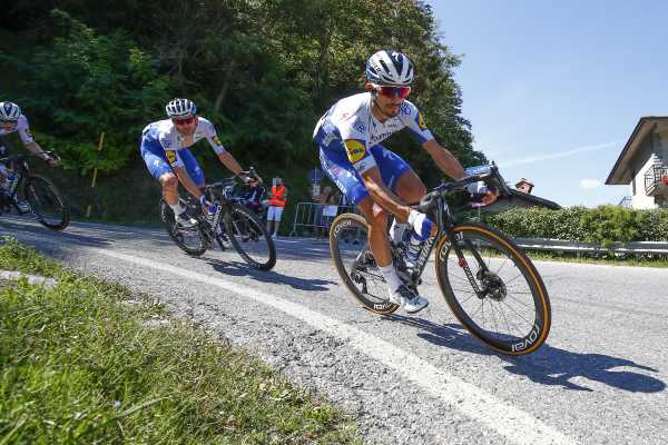 Oggi in TV: La "Sanremo" dal primo metro, in esclusiva - Diretta integrale della corsa, su Rai Sport e Rai2, per la prima volta
