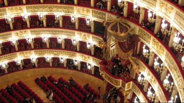Oggi in TV: Domenica all'opera con Rai5 (canale 23) - La Carmen diretta da Peter Maag