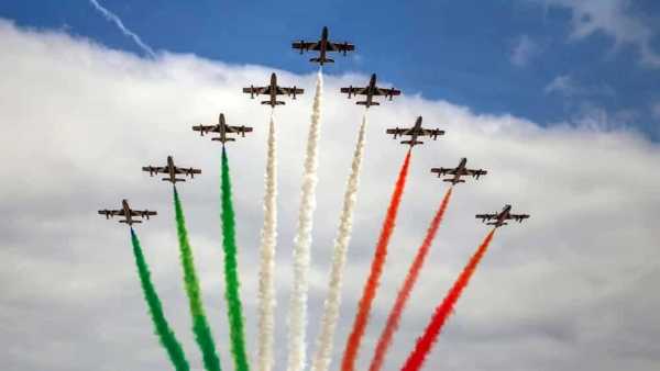 Stasera in TV: "Un Tricolore lungo 60 anni" a Tg2 Dossier. Su Rai2 protagoniste le Frecce Tricolori Stasera in TV: "Un Tricolore lungo 60 anni" a Tg2 Dossier. Su Rai2 protagoniste le Frecce Tricolori