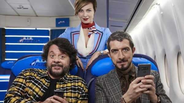 Stasera in TV: Lillo e Paolo Ruffini in "Modalità aereo" - In prima visione su Rai1 la commedia di Fausto Brizzi