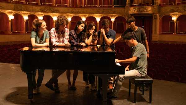 Stasera in TV: Tornano i sette giovani musicisti de "La compagnia del cigno 2" - Su Rai1 con Alessio Boni
