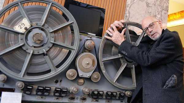Oggi in Radio: A "Prima Fila" il Premio Oscar Gabriele Salvatores - Su Radio1 anche il nuovo album di Lauro e Stipes, ex leader dei R.E.M.