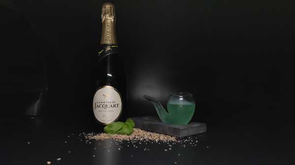 il drink d'autore allo champagne 'POPEYE ZENEIZE, di Roberto Maone, Store Manager del Don’Cola di Genova