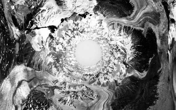 Apre la mostra di Riccardo Arena "HYPHAE Dove le cose cadono e non ritornano più a se stesse"