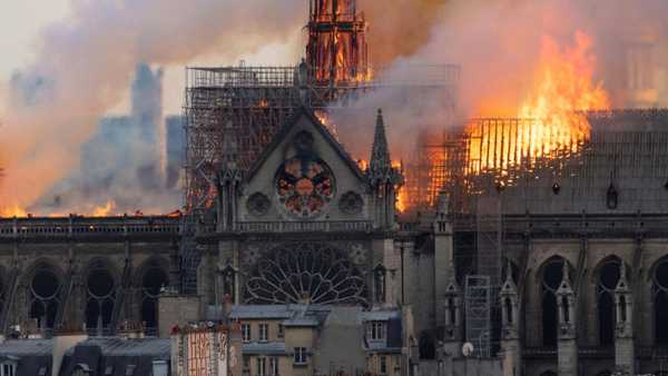 Oggi in TV: Per l'ultima puntata di "Frontiere" reportage esclusivo dal cantiere di Notre Dame - Su Rai3 Franco Di Mare racconta perché siamo "Italiani senza frontiere"