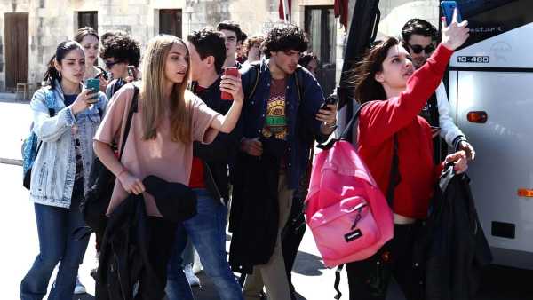 Stasera in TV: Su Rai2 "Non c'è campo" - Una divertente commedia di Federico Moccia