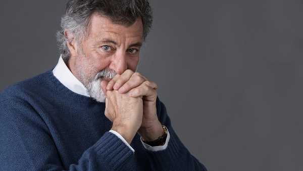 Stasera in TV: "In barba a tutto", con Luca Barbareschi su Rai3. Ospiti Sergio Rubini, Ilona Staller e Diego Rossi