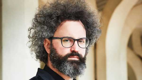 Oggi in TV: Simone Cristicchi a "Quante Storie" - Il concetto di felicità, con Giorgio Zanchini