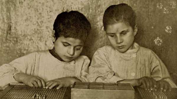 Stasera in TV: I "Documentari d'autore" di Rai Storia (canale 54) - Registro di classe. Libro primo: 1900-1960