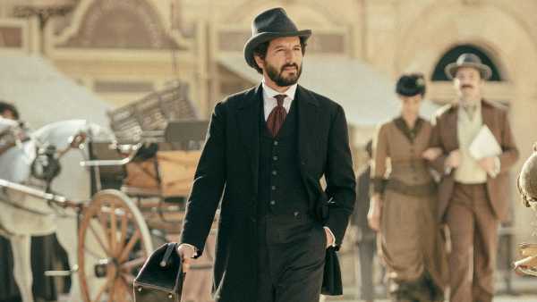 Stasera in TV: Su Rai4 (canale 21) in prima serata "La stagione della caccia" - Prosegue il ciclo di film ispirati alle opere di Camilleri "C'era una volta Vigata"