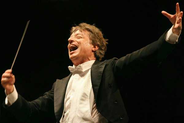 Torna lo spettacolo dal vivo al Teatro Massimo di Palermo con una delle opere più amate di Donizetti "Lucia di Lammermoor". Sul podio Roberto Abbado