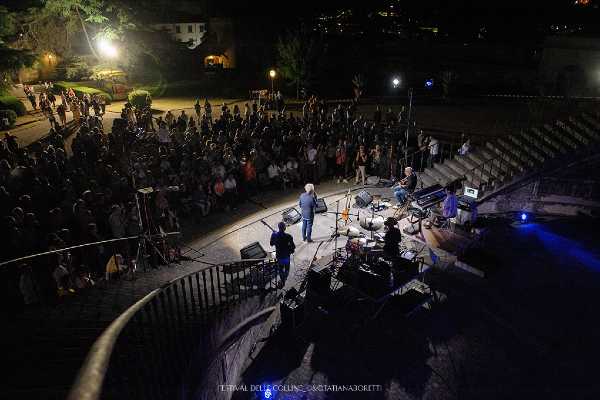 FESTIVAL DELLE COLLINE 2021, dal 7 luglio con Mimmo Lucano e Riace Social Blues, Raiz & Radicanto, Dillon, Josh Rouse, Baccini, Buttshakers, Finaz