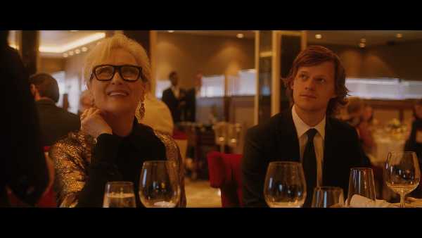 "LASCIALI PARLARE" arriva in esclusiva digitale il film di Steven Soderbergh con Meryl Streep protagonista