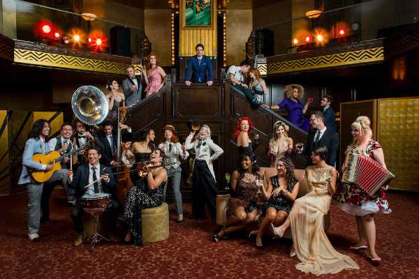 I concerti dei POSTMODERN JUKEBOX si spostano al 2022: annullata la tappa di Roma e se ne aggiunge una a Milano