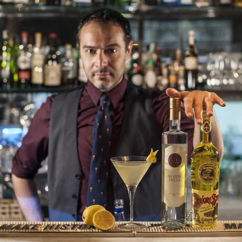 Drink Cinema: 'CHARMED' ispirato a Le streghe di Eastwick, di Paolo Manna bar manager del Donna Romita – Alcolici&Cucina di Napoli